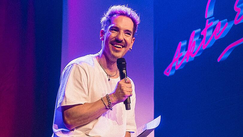 Nico Stank ist aktuell mit seinem Programm "Akte Ex" auf Tour und tritt auch im Circus Krone in München auf.