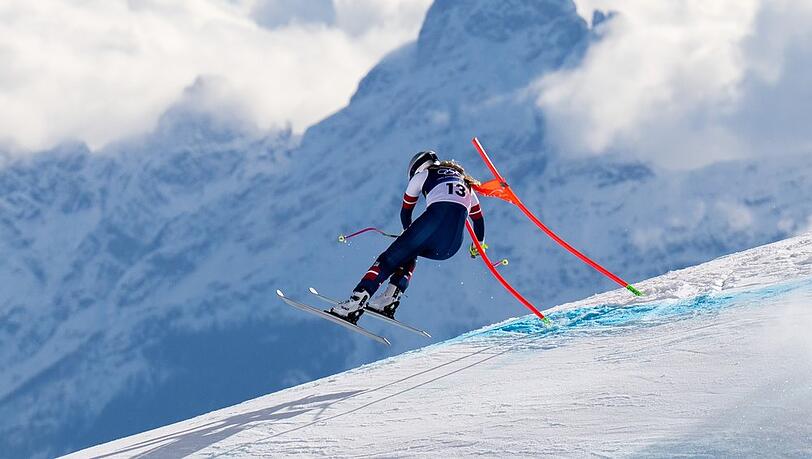 Lindsey Vonn ist bei ihrem letzten Olympischen Abfahrtsrennen schwer gest&uuml;rzt.