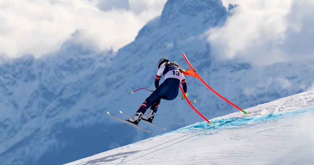 Drama-bei-der-Olympia-Abfahrt-Lindsey-Vonn-st-rzt-nach-nur-wenigen-Sekunden