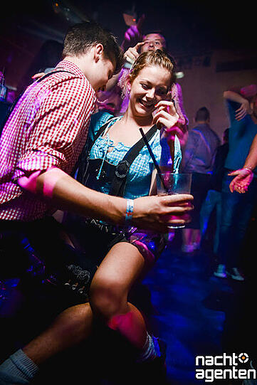 Im Neuraum feiert man Mingas schönste Jahreszeit an allen 16 Tagen!. Mehr Bilder vom Samstag unter: href="http://www.nachtagenten.de/event/19.09.2015/neuraum/16-tage-wiesn-16-tage-neuraum.332615.html