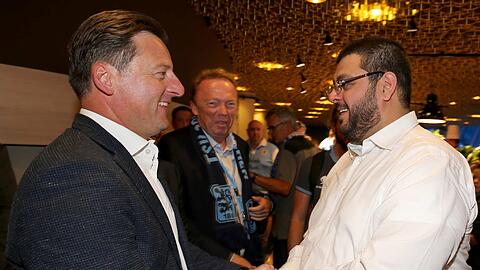 Ein weiteres Treffen steht an: 1860-Trainer Kosta Runjaic (l.) und Investor Hasan Ismaik (r.).