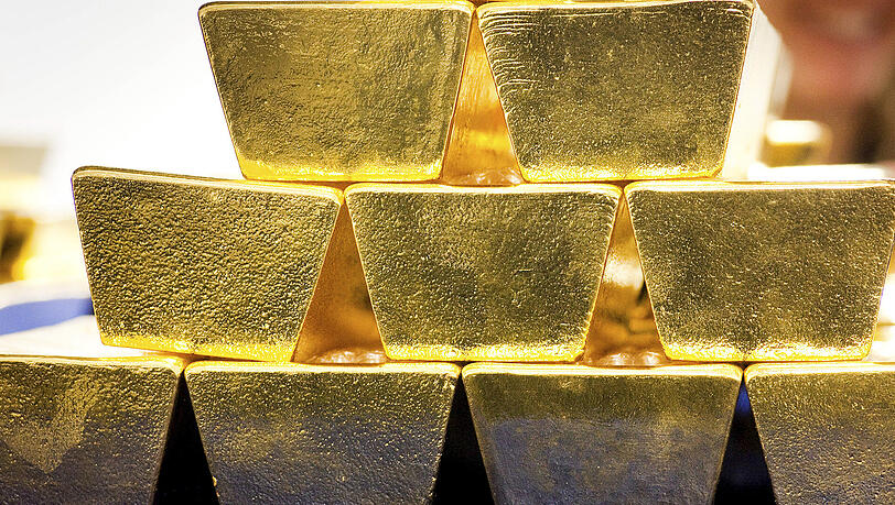 19 Barren Gold im Wert von 700.000 Euro kaufte die 83-Jährige und übergab sie dem Täter. 19 Barren Gold im Wert von 700.000 Euro kaufte die 83-Jährige und übergab sie dem Täter.