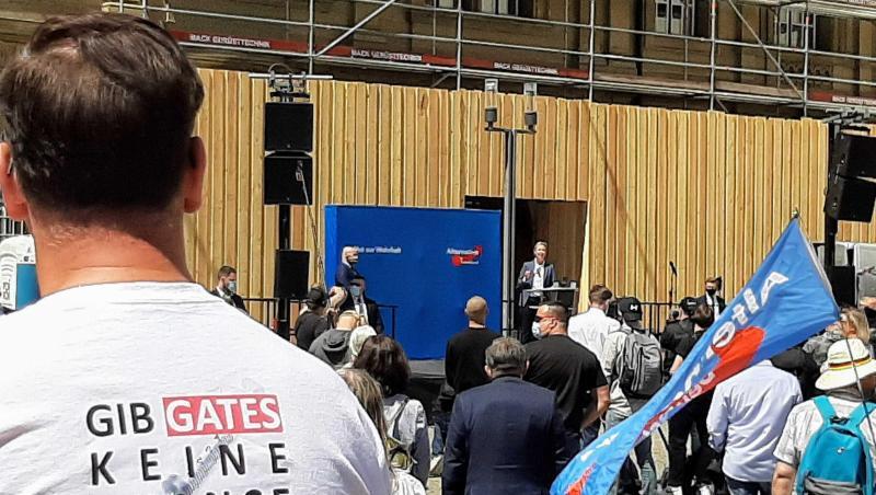 Alice Weidel, AfD-Landesvorsitzende in Baden-Württemberg, spricht auf der Demonstration der AfD gegen die Corona-Beschränkungen in Stuttgart. Alice Weidel, AfD-Landesvorsitzende in Baden-Württemberg, spricht auf der Demonstration der AfD gegen die Corona-Beschränkungen in Stuttgart.