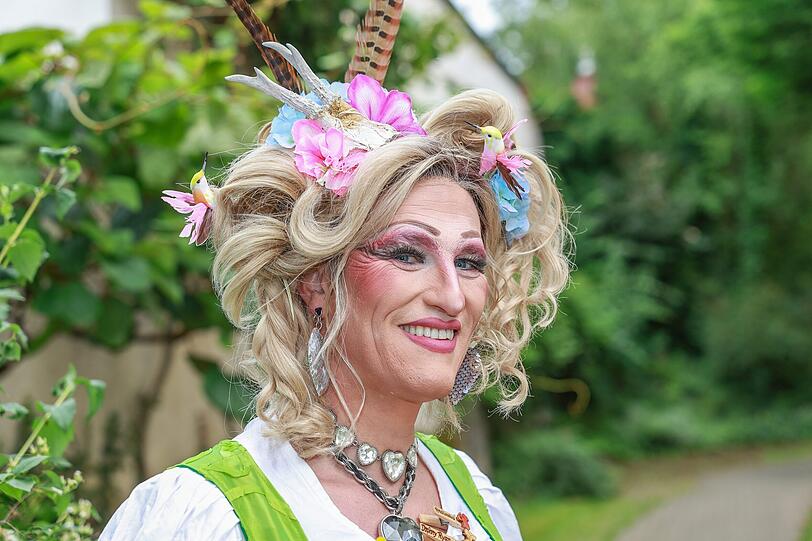 2021 gründete Matthias N. alias Daphny Ryan mit anderen die "United Queens of Munich". 2021 gründete Matthias N. alias Daphny Ryan mit anderen die "United Queens of Munich".