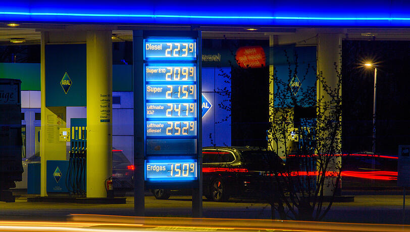 Ein kleines Verm&ouml;gen kostet eine Tankf&uuml;llung in diesen Tagen. Die Taskforce will Pr&uuml;fergebnisse ihrer Vorschl&auml;ge bis Freitag sehen.