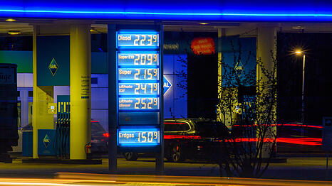 Ein kleines Verm&ouml;gen kostet eine Tankf&uuml;llung in diesen Tagen. Die Taskforce will Pr&uuml;fergebnisse ihrer Vorschl&auml;ge bis Freitag sehen.