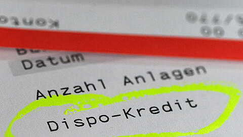 Fürs Konto-Überziehen sind häufig stattliche Zinsen zu zahlen.