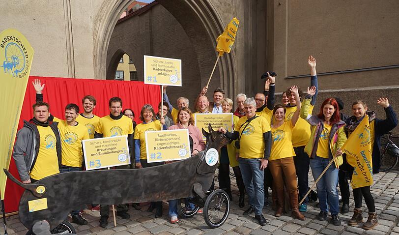 Start beim Radentscheid mit Grünen-OB-Kandidatin Katrin Habenschaden.