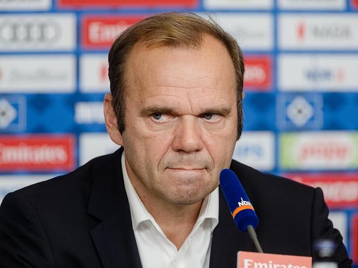 HSV-Chef Bernd Hoffmann warnt vor aufkommender Panik.