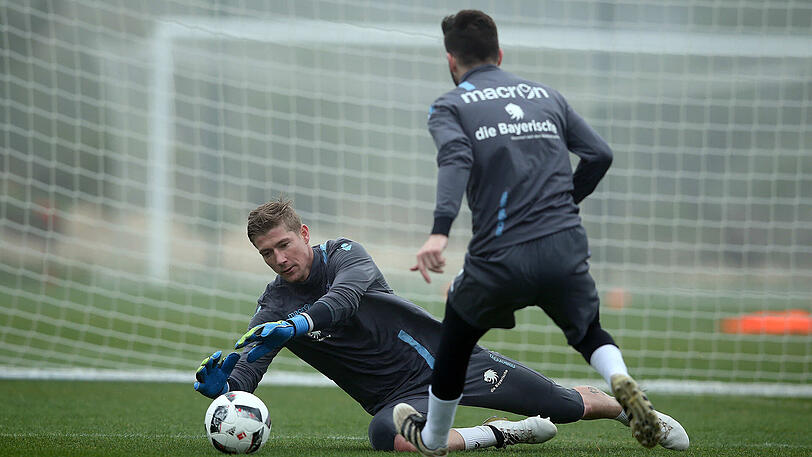 Löwen im Nebel: So lief die erste Trainingseinheit des TSV 1860 in Troia/Portugal.
