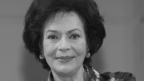 Die Schauspielerin Karin Dor ist gestorben. Das teilte die Komödie im Bayerischen Hof in München am Mittwochabend mit.