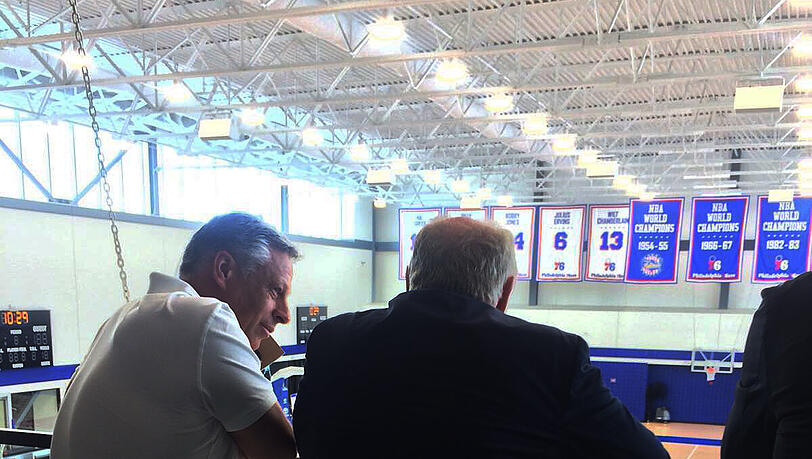 Input von der Weltspitze: Uli Hoeneß hatte viele Fragen bei den Philadelphia 76ers. Input von der Weltspitze: Uli Hoeneß hatte viele Fragen bei den Philadelphia 76ers.