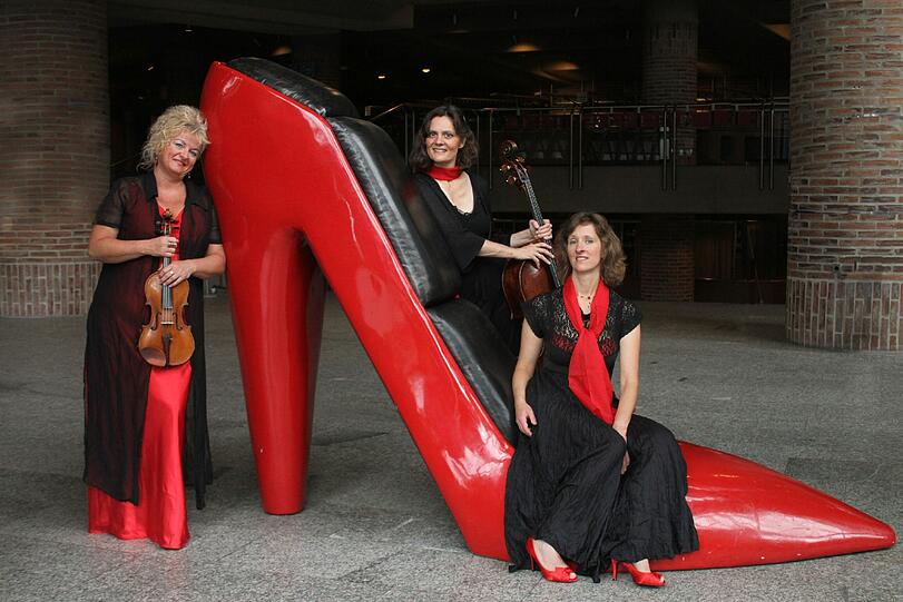 Das Verdandi Klaviertrio: Ilona Cudek (Violine), Elke Funk-Hoever (Cello), Mirjam von Kirschten (Klavier).