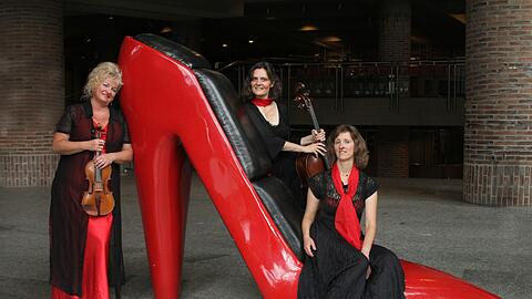 Das Verdandi Klaviertrio: Ilona Cudek (Violine), Elke Funk-Hoever (Cello), Mirjam von Kirschten (Klavier).