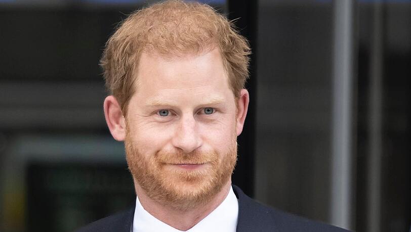 Prinz Harry ist kürzlich überraschend nach England gereist. Prinz Harry ist kürzlich überraschend nach England gereist.