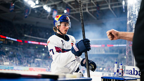 Veit Oswald vom EHC Red Bull M&uuml;nchen vor dem dritten Halbfinal-Spiel gegen die Adler Mannheim.