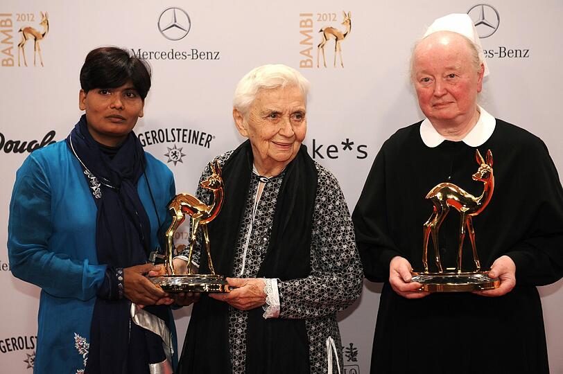 Stille Helden: Ruth Pfau (M) Schwester Edith vom Elisabethenstift in Berlin (R) und Laudatorin Schwester Almas (L).