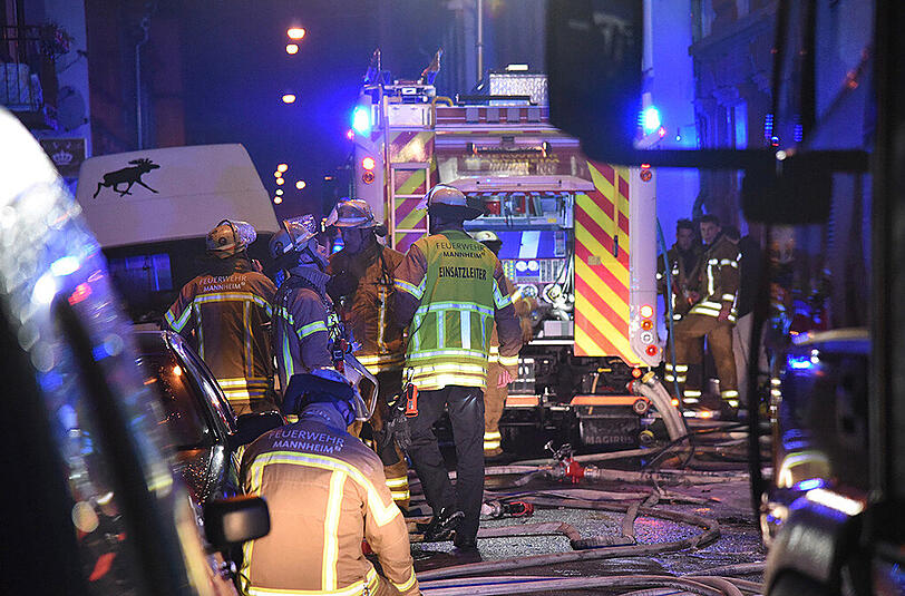 Ein Wohnungsbrand in Mannheim  hat zwei Menschen getötet und einen schwer verletzt.