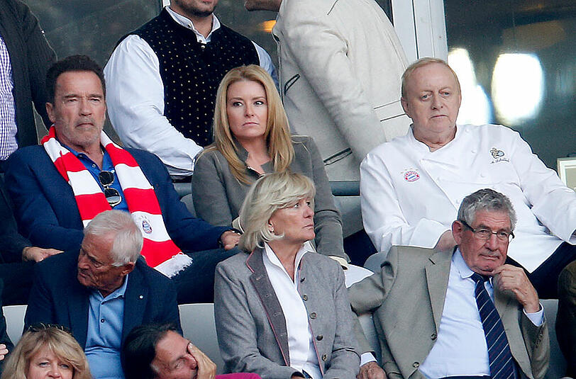 Arnold Schwarzenegger und Freundin Heather Milligan beim Spiel des FC Bayern gegen den FC Köln. Die Bilder.