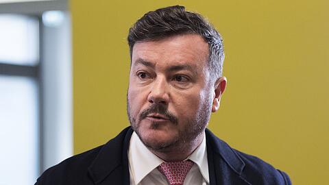 Gegen den insolventen Signa-Gründer René Benko laufen in  Österreich, Deutschland und Italien Ermittlungen.