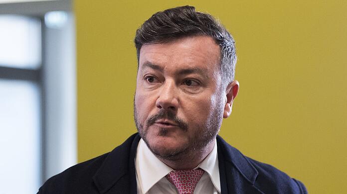 Gegen den insolventen Signa-Gründer René Benko laufen in  Österreich, Deutschland und Italien Ermittlungen.