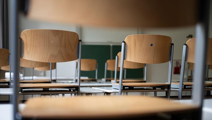 Ob die Tafel und Stühle im Klassenzimmer, die Schulkantine, Computer in der Verwaltung oder Straßenbau - öffentliche Beschaffung betrifft viele Bereiche. (Symbolbild) Ob die Tafel und Stühle im Klassenzimmer, die Schulkantine, Computer in der Verwaltung oder Straßenbau - öffentliche Beschaffung betrifft viele Bereiche. (Symbolbild)