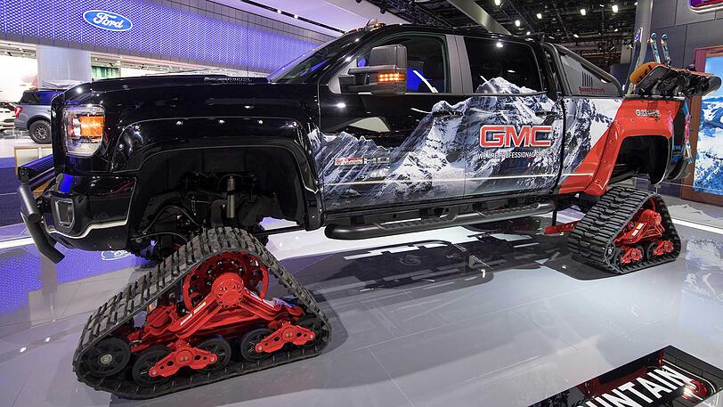 Auf Ketten anstatt auf Reifen fährt dieser speziel für Einsätze im Schnee konzipierte GMC "All Terrain"