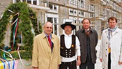 Freuen sich über das erfolgreiche Projekt: GBW–Vorstand Ernst Holland, Zimmerermeister Olaf Jantzen, Vorstand Claus Lehner und Finanzvorstand Matthias Steinhauer. Freuen sich über das erfolgreiche Projekt: GBW–Vorstand Ernst Holland, Zimmerermeister Olaf Jantzen, Vorstand Claus Lehner und Finanzvorstand Matthias Steinhauer.