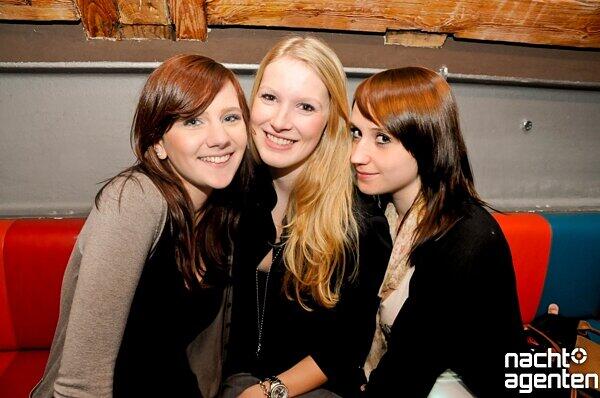 Gute Laune hoch 10 im Ampere am Samstag (07.01.2012). Noch mehr Fotos unter: www.nachtagenten.de.