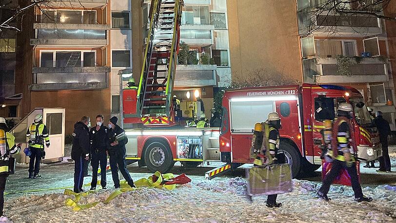 Die Feuerwehr schätzt den Sachschaden auf etwa 250.000 Euro. Die Feuerwehr schätzt den Sachschaden auf etwa 250.000 Euro.