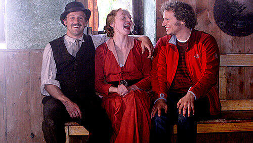 Heiß erwartet: Marcus H. Rosenmüller (r.) mit seinen „Räuber Kneißl“-Stars Brigitte Hobmeier und Maxi Brückner. Heiß erwartet: Marcus H. Rosenmüller (r.) mit seinen „Räuber Kneißl“-Stars Brigitte Hobmeier und Maxi Brückner.