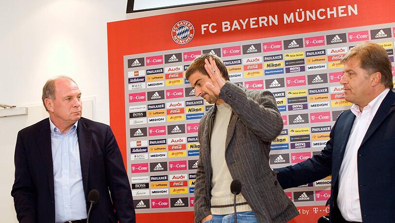 Anfang 2007 gab Sebastian Deisler auf einer Pressekonferenz sein Karriereende bekannt. An seiner Seite: Uli Hoeneß. Anfang 2007 gab Sebastian Deisler auf einer Pressekonferenz sein Karriereende bekannt. An seiner Seite: Uli Hoeneß.