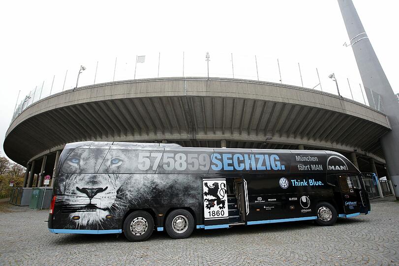 Die offizielle Einweihung des Mannschaftsbusses der Löwen.
