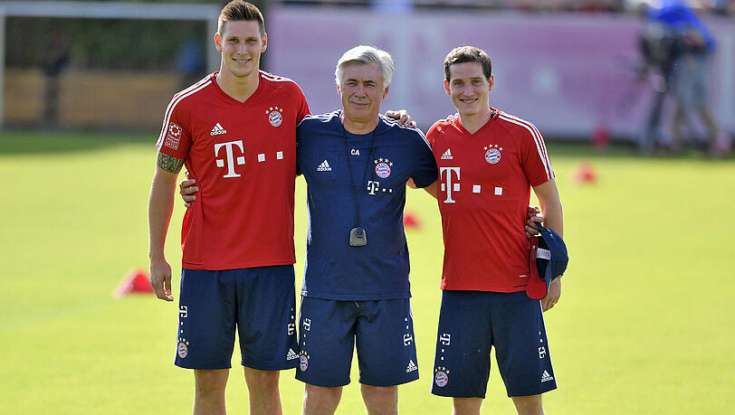 Beim öffentlichen Training der Bayern zeigte sich Trainer Carlo Ancelotti am Sonntagnachmittag mit den beiden Neuzugängen Niklas Süle (l.) und Sebastian Rudy.