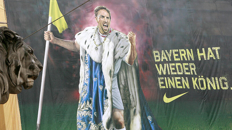 Dieses Nike-Plakat hing im August 2007 an der Theatinerkirche in München vor den Löwen der Feldherrnhalle und warb mit Ribéry: "Bayern hat wieder einen König."