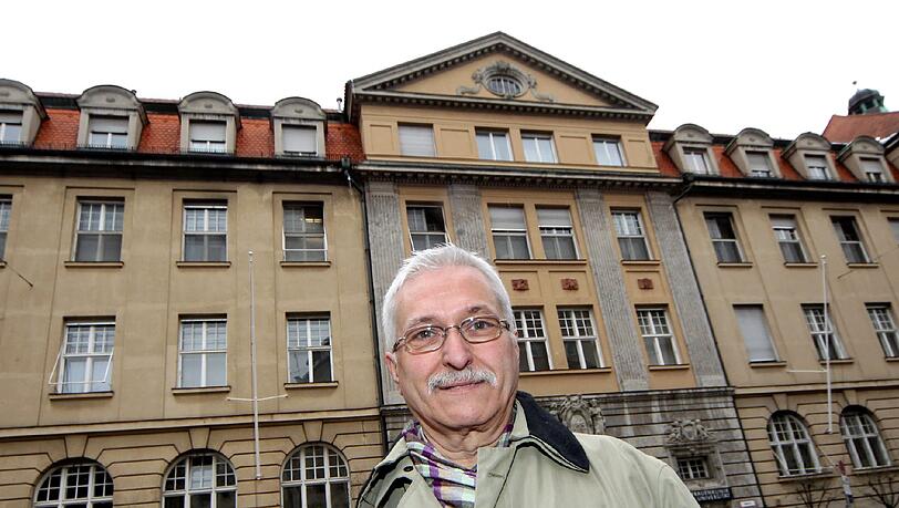 "In unserem Viertel gibt's bald nur noch Luxuswohnungen", sagt Theo Kempf. Deshalb will er die Klinik in der Maistraße besser genutzt wissen. "In unserem Viertel gibt's bald nur noch Luxuswohnungen", sagt Theo Kempf. Deshalb will er die Klinik in der Maistraße besser genutzt wissen.