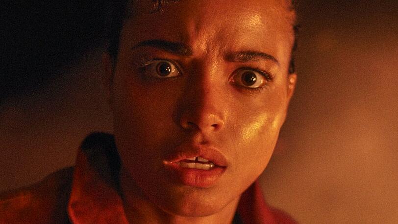 Mancher wird die neue "Resident Evil"-Serie wohl mit einem ähnlichen Blick wie Jade (Ella Balinska) verfolgen.