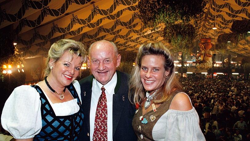 Der Wienerwald-Gründer als Hahn im Korb: Friedrich Jahn mit Tochter Margot und Enkelin Silja 1997 auf der Wiesn. Der Wienerwald-Gründer als Hahn im Korb: Friedrich Jahn mit Tochter Margot und Enkelin Silja 1997 auf der Wiesn.