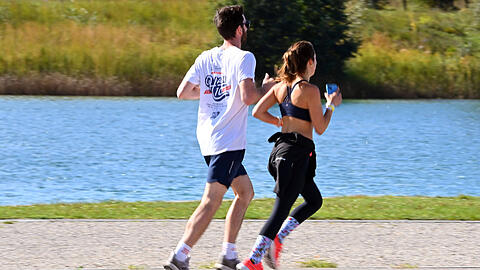 Joggen ist eigentlich gesund, zu viel davon kann aber schädlich sein.