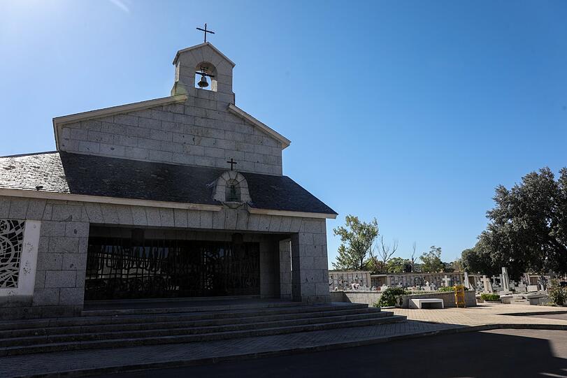 Blick auf die Krypta auf dem Friedhof El Pardo-Mingorrubio, in der die Überreste des Diktators Francisco Franco nun liegen.