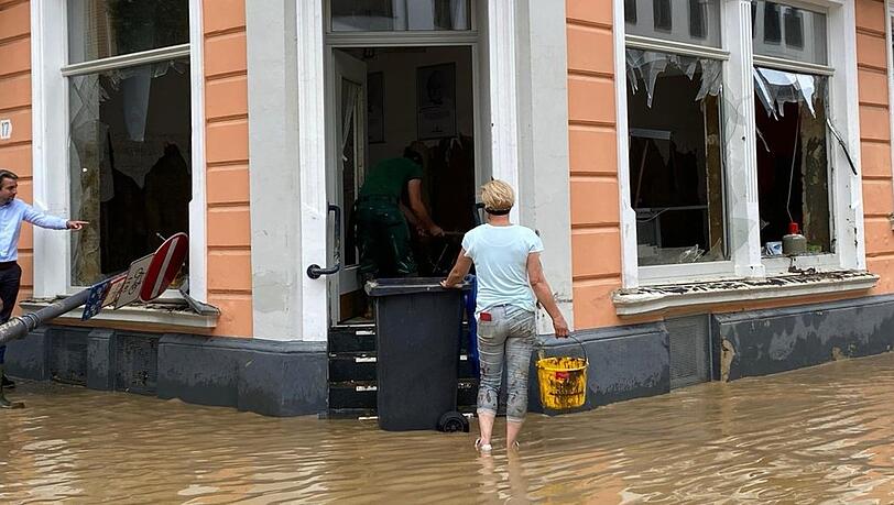 Ein Bild aus "Allein in der Flut - Mein Vater und die tödliche Nacht im Ahrtal". Ein Bild aus "Allein in der Flut - Mein Vater und die tödliche Nacht im Ahrtal".