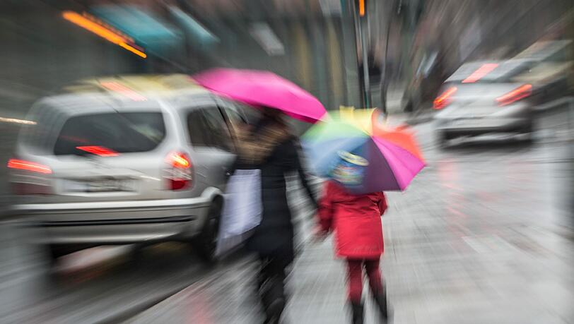 Regen und Sturm wartet auf Bayern am kommenden Wochenende.