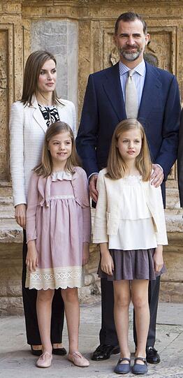 Das spanische Königspaar mit ihren Töchtern Leonor und Sofia