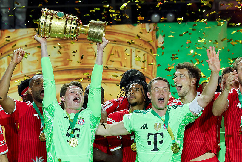 Manuel Neuer und sein designierter Nachfolger Jonas Urbig. Manuel Neuer und sein designierter Nachfolger Jonas Urbig.