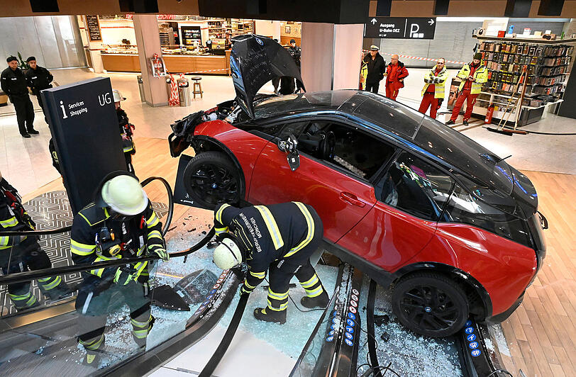 Bilder vom Unfallort – mitten im OEZ.