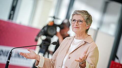 Britta Haßelmann, Fraktionsvorsitzende von Bündnis 90/Die Grünen, spricht in Berlin.