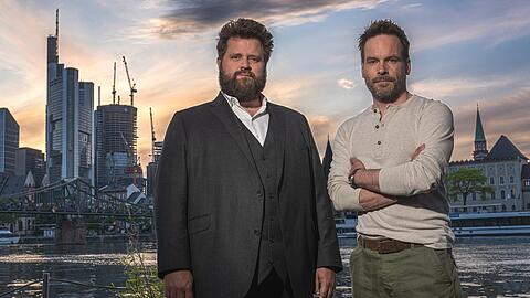 Benni Hornberg (Antoine Monot, Jr., li.) und Leo Oswald (Wanja Mues) in "Ein Fall f&uuml;r zwei".