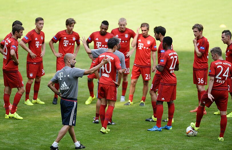 Die Bilder von der Teampresentation und dem anschließenden Showtraining des neuen FC Bayern-Kaders.