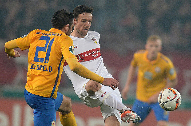 Mit Mühe und Not konnte sich der VfB Stuttgart um Kapitän Christian Gentner in der Verlängerung durchsetzen. Die Schwaben gewannen mit 3:2 gegen die Eintracht aus Braunschweig.