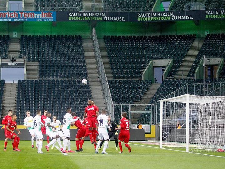 Die Gästebereiche in Deutschlands Fußball-Stadien sollen bis Jahresende leer bleiben.